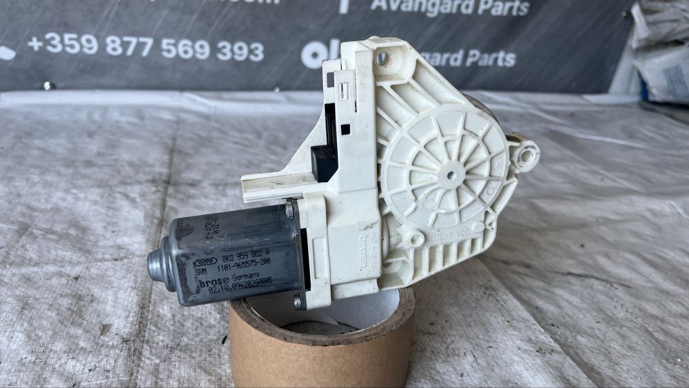 Моторче предно дясно стъкло Audi A4 B8