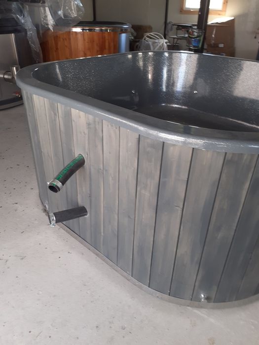 Ciubar jacuzzi pătrat