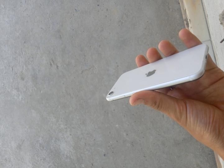 iPhone se 2020 idiak