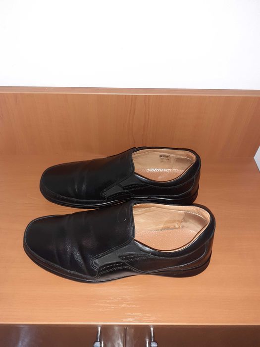 Pantofi barbatesti din piele neagra, marca Gitanos , marimea 42