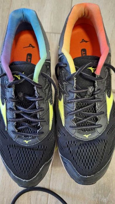 Маратонки Mizunu