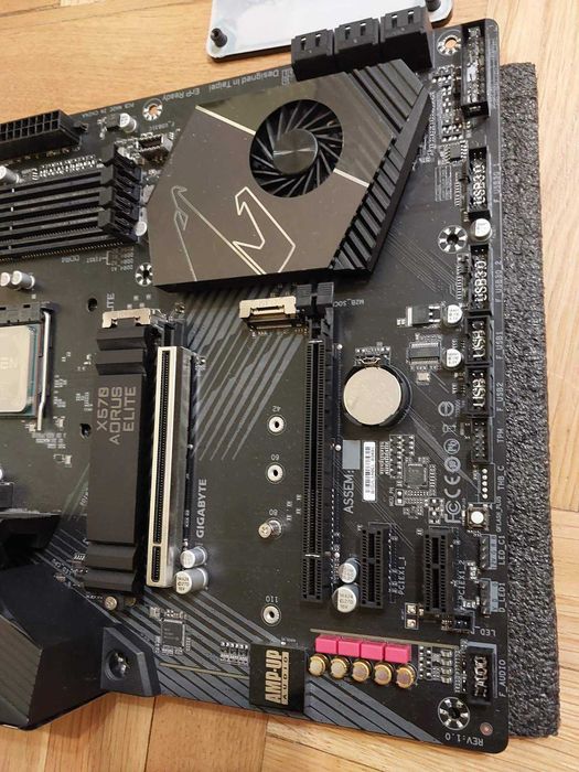 AMD Ryzen 5 5600X + Gigabyte B550 Aorus Elite
