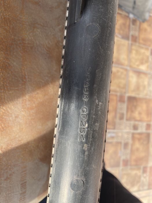 Оригинальный радиатор от Прадо 2.7