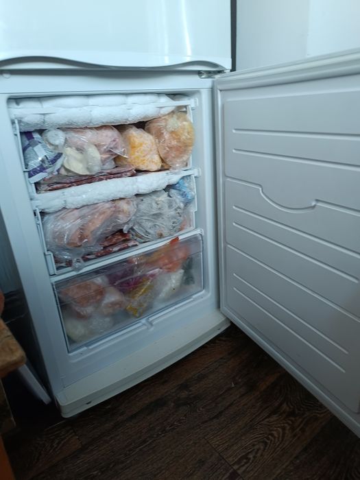 Продам холодильник Атлант