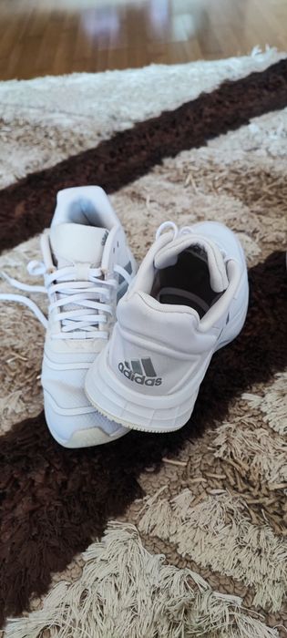 Оригинални маратонки Adidas.