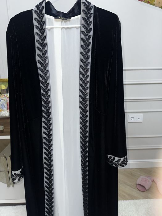 Стильная бархатная накидка