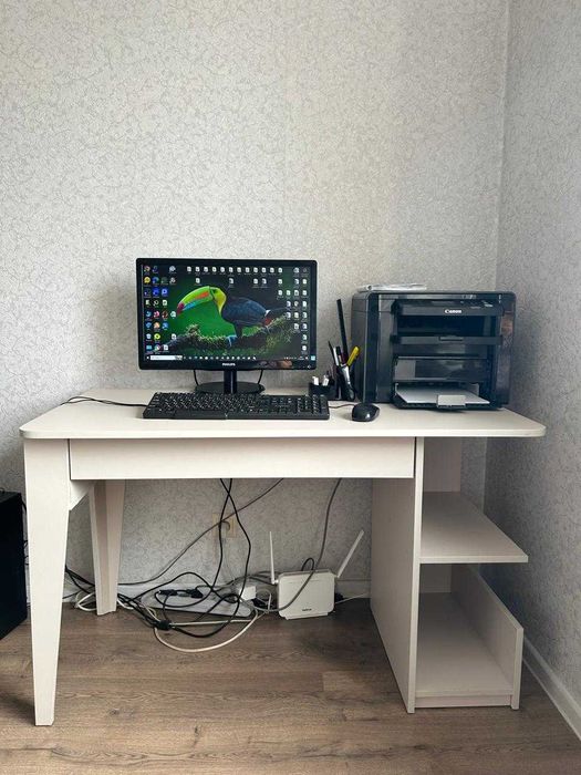 Стол компьютерный новый.