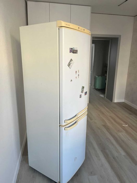 Продам холодильник белый