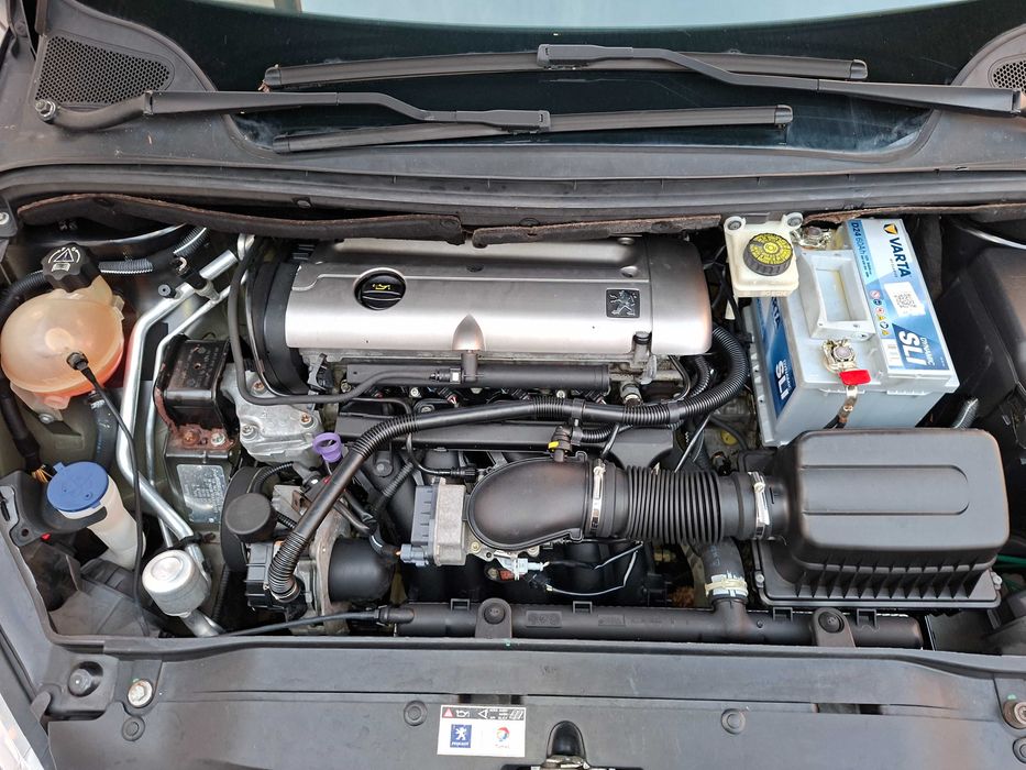 Peugeot 307 cc , cabrio , piele , 2004 , jante aluminiu , 2.0 benzina