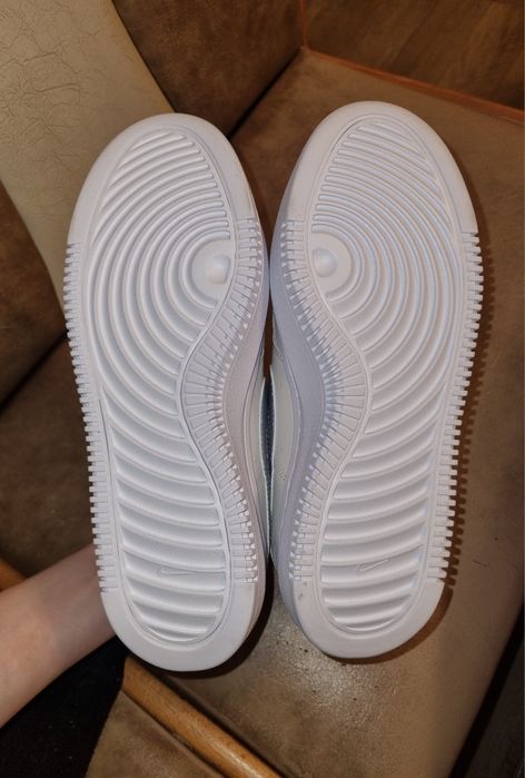 Vând adidasi NIKE