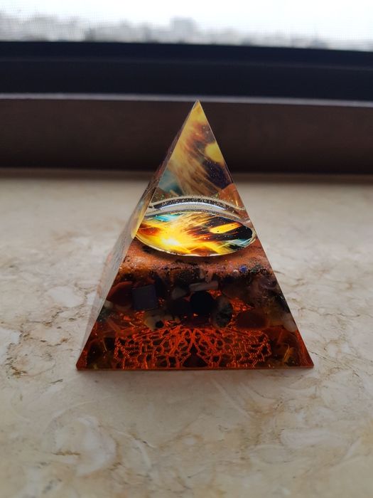 Piramida orgonica pt protectie impotriva invidiei