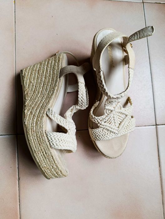 Сандали с платформа Deichmann Graceland