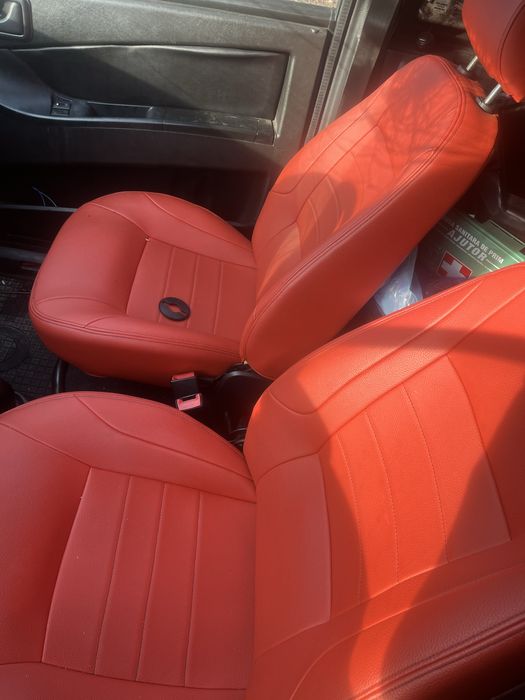 Vand microcar 16 ani mgo 2 an 2013 avariat