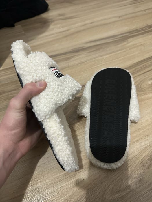 Balenciaga slides fur white
