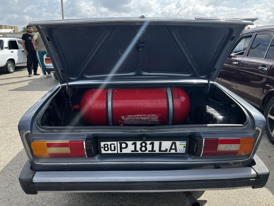 Жигули ВАЗ 2106 йили 1986 метан бор ранги мокрий асфалт кулранг