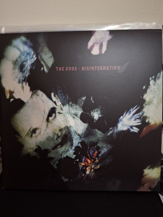 Грамофонни плочи на групите "The Cure" и "Depeche Mode"