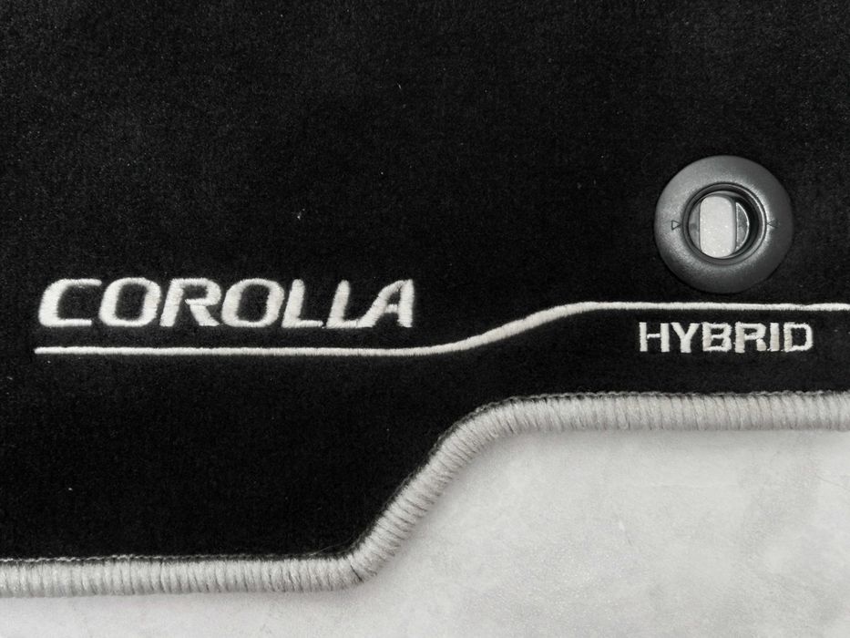 Оригинални мокетни стелки за Toyota Corolla 2018+