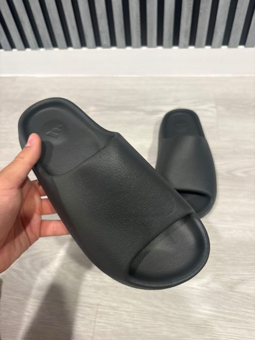 Adidas yeezy slides