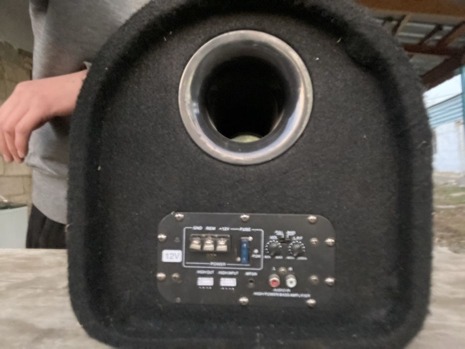 сабвуфер новый.