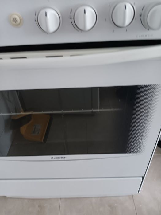 Готварска Печка Аристон на Ток и Газ + газова бутилка пълна 400лв