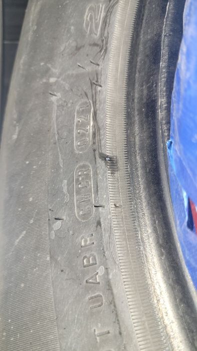 Продам 3 шины в отличном состоянии