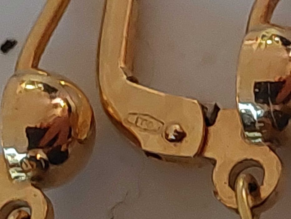 Дамски златни 18 карата обеци с перли и черни оникси;злато златен