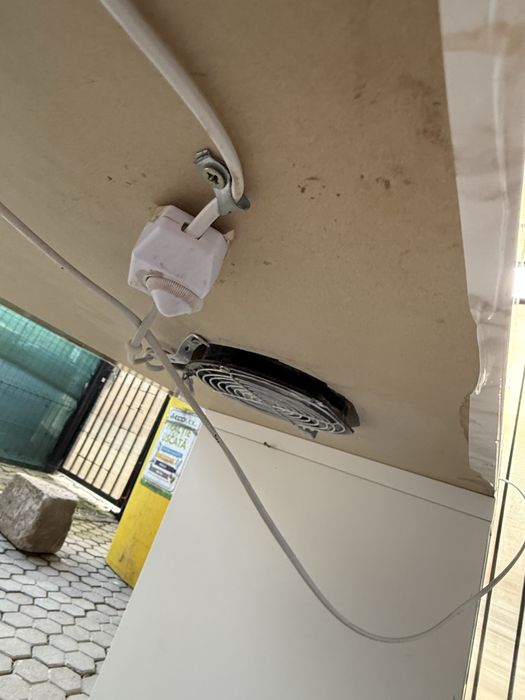 Masa manichiura cu aspirator