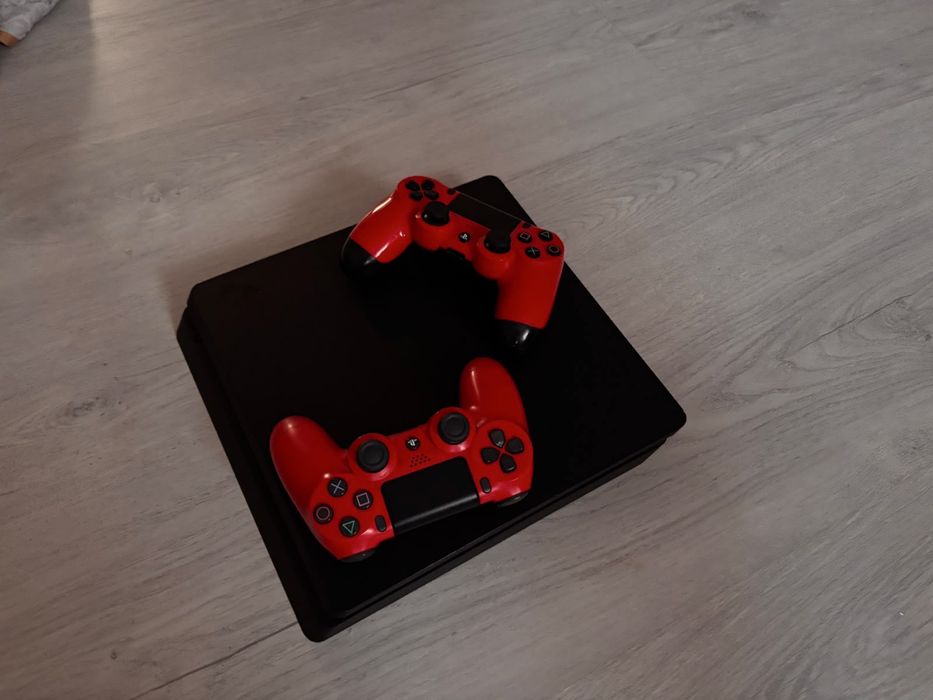 Playstation 4 использовался 2 месяца