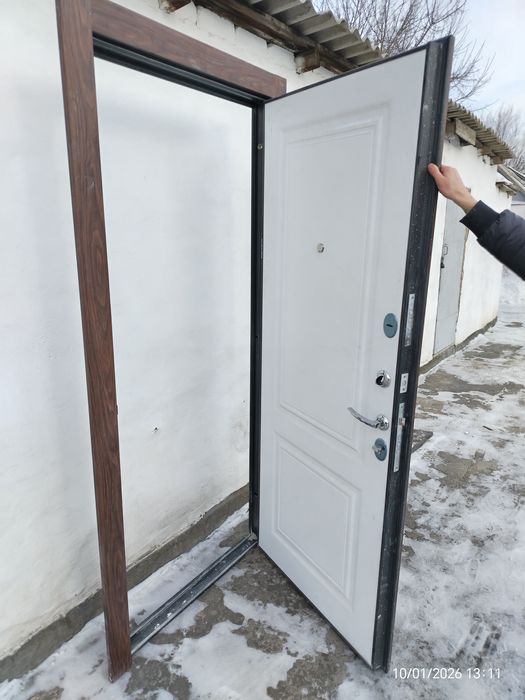 Продам металлическую дверь