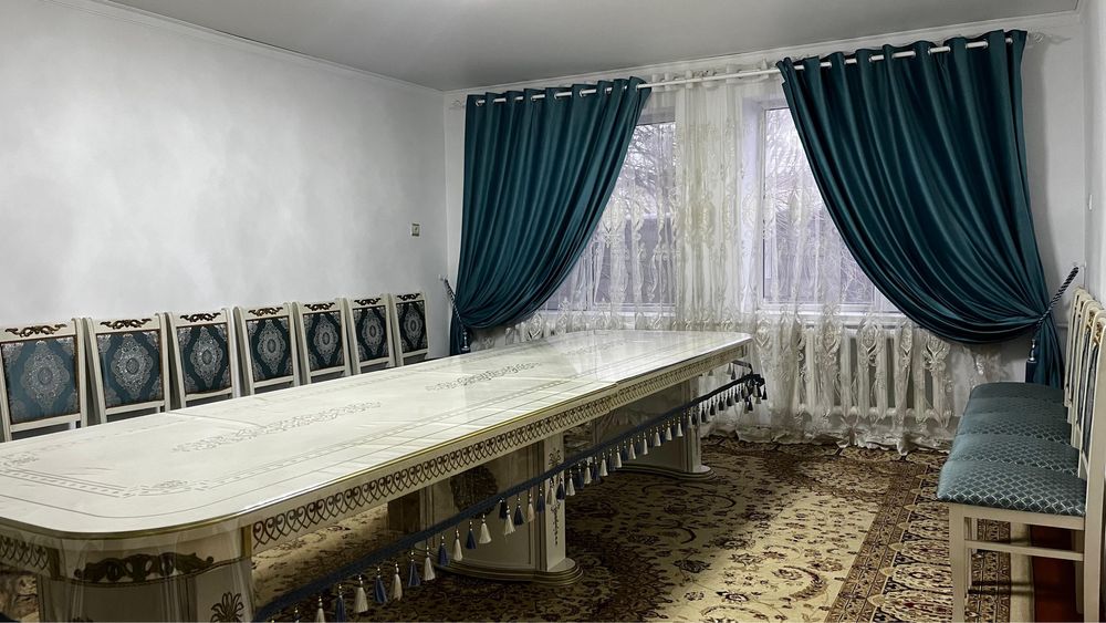 Стол и стулья продам