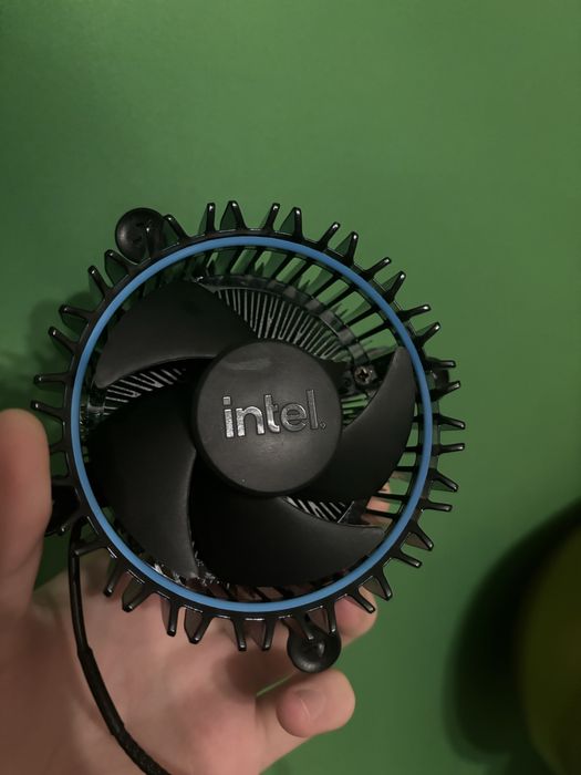 Кулер на процессор intel ориг