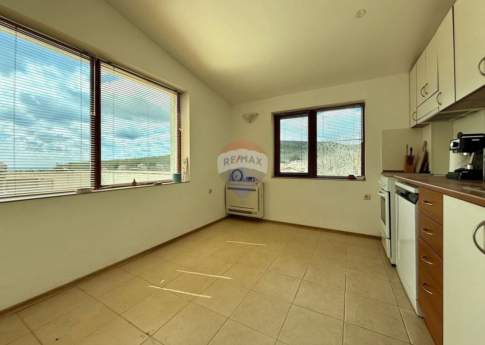 Южен апартамент с две спални и нескриваема морска гледка за продажба,