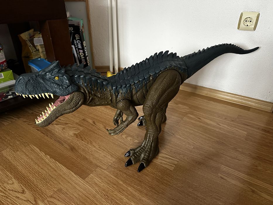 Голям Алозавър / Динозавър