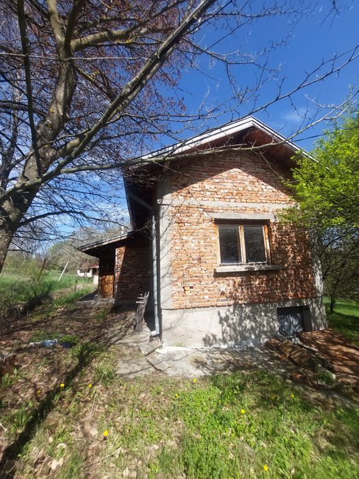 Продава къща в с. Белопопци