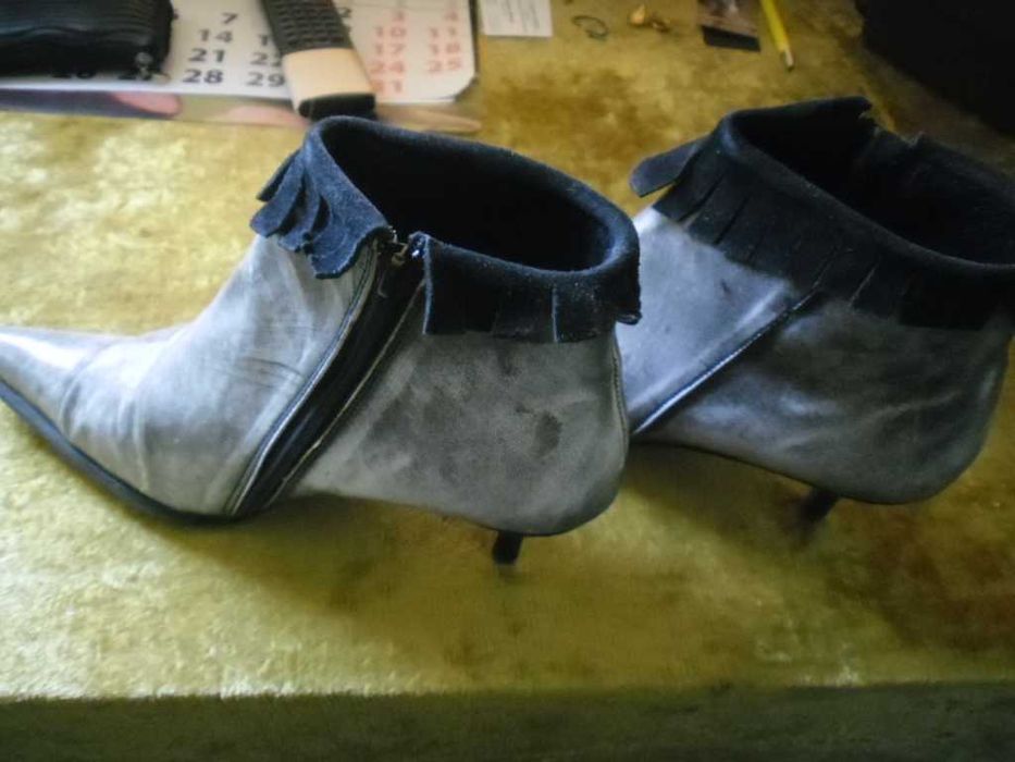 Дамски боти на ток в сиво