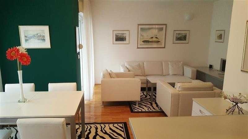 Дава се под наем Тристаен апартамент в Бургас, Възраждане - 74 кв.м за 255 € - Снимка #2