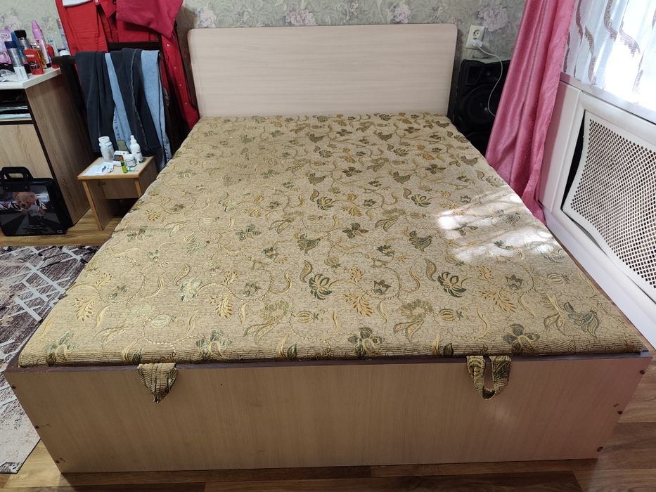Двухспальная кровать
