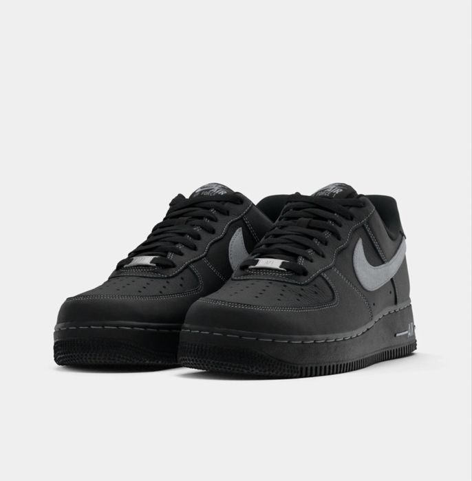 Продавам Nike Air Force 1 '07 LV8