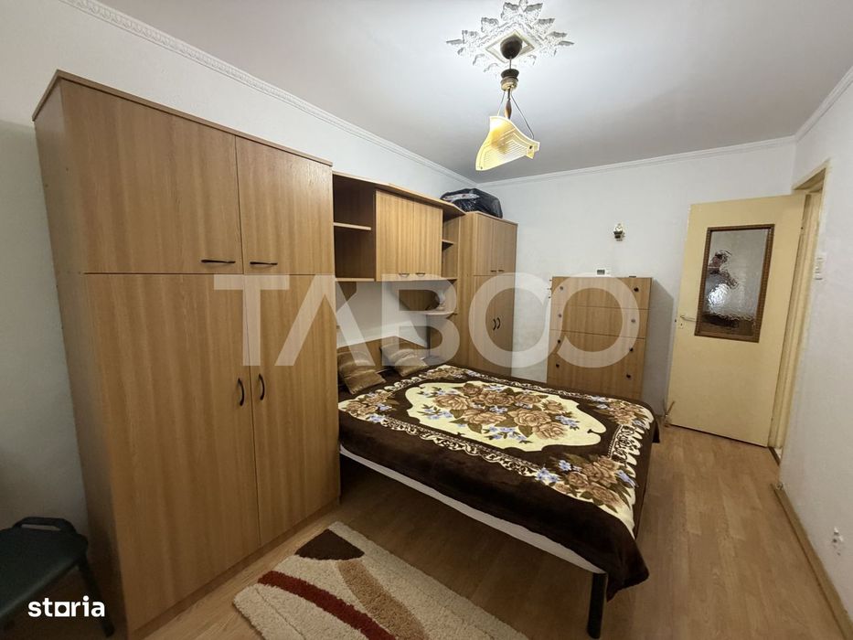 Apartament decomandat 2 camere parter boxa la subsol zona 1 Decembrie