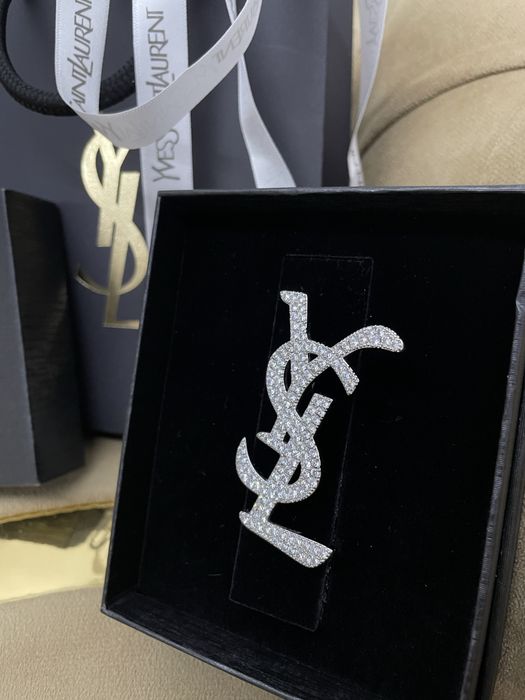 Brosa YSL cu strasuri