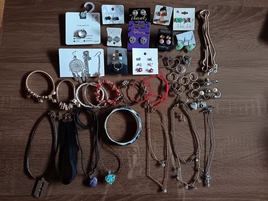 Лот         бижута