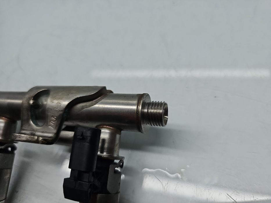 Rampa injectoare Volkswagen Golf 7 (5G) [Fabr 2014-prezent] 04E133320D