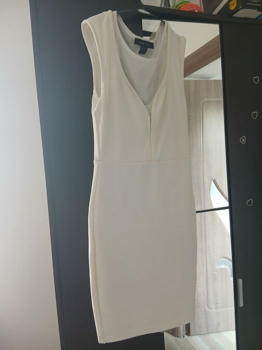 Rochii elegante mărimea xs 50 de lei fiecare