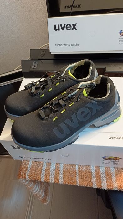 De vanzare bocanci de lucru cu protectie si ESD UVEX