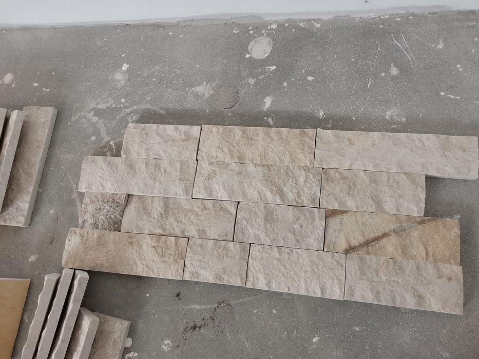 Marmura Cappuccino Scapitata 7 cm x LL x 1.2 cm;