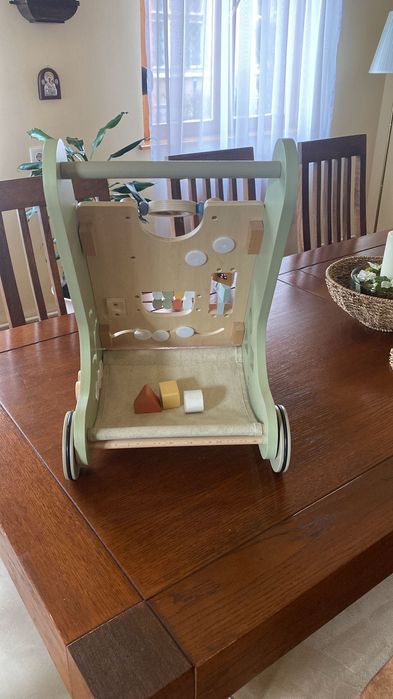 Vând premergător copii din lemn