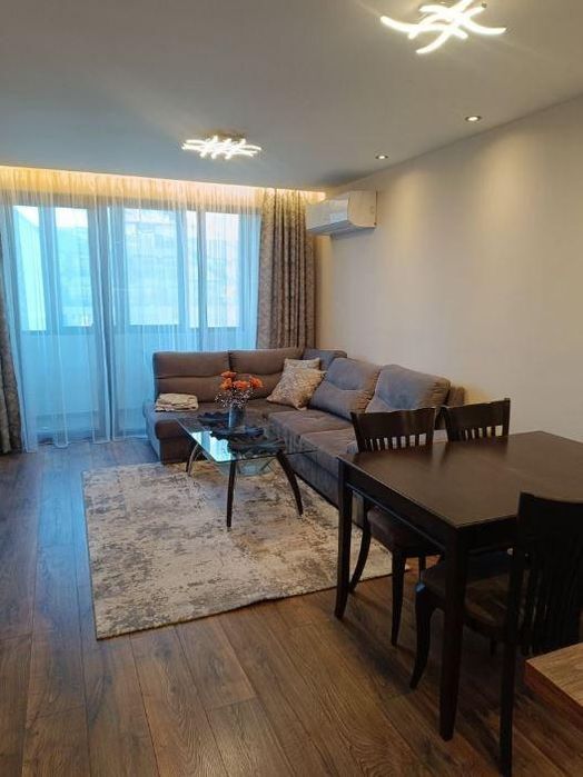 Дава се под наем Двустаен апартамент в Варна, Център - 61 кв.м за 598.23 € - Снимка #1