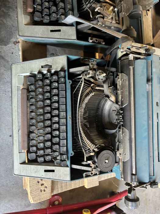 Продавам немски пишещи машини