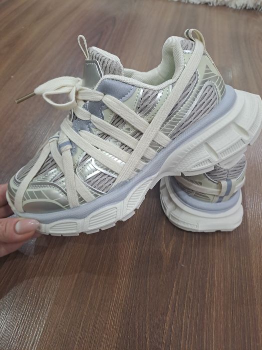 Кроссовки детские