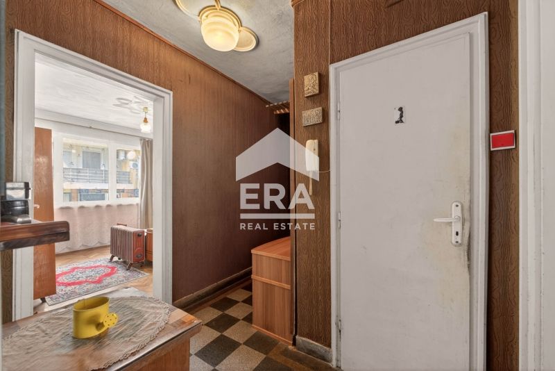 Тристаен ексклузивен апартамент за продажба, с отделна трапезария с ку